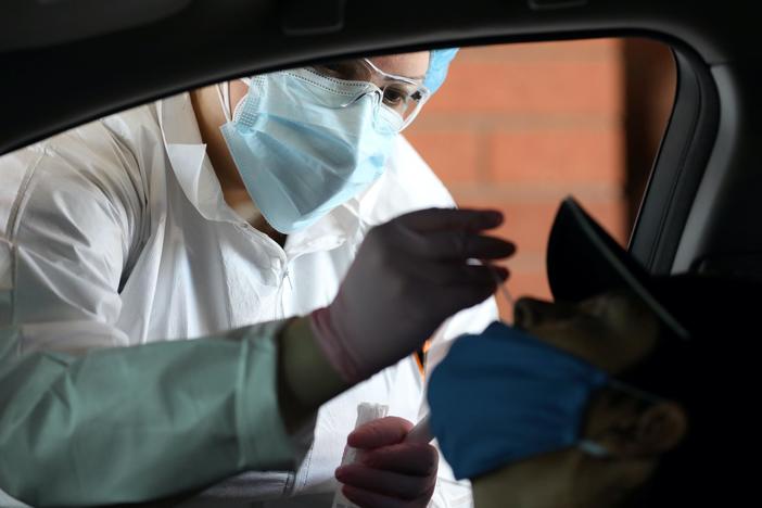 News Wrap: New virus cases down 20 percent since early August