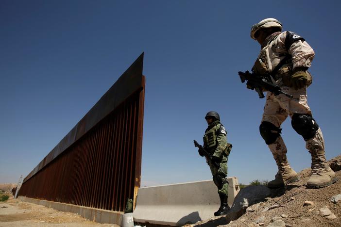 News Wrap: More than 220,000 migrants arrived at U.S.-Mexico border in March