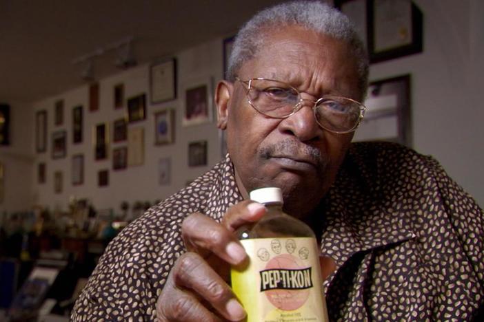 B.B. King tells the story of how his jingle got him a radio gig at WDIA in Memphis, TN.