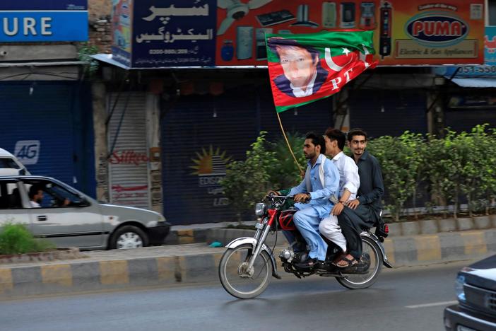 Pakistan populist Imran Khan claims election victory amid fraud allegations