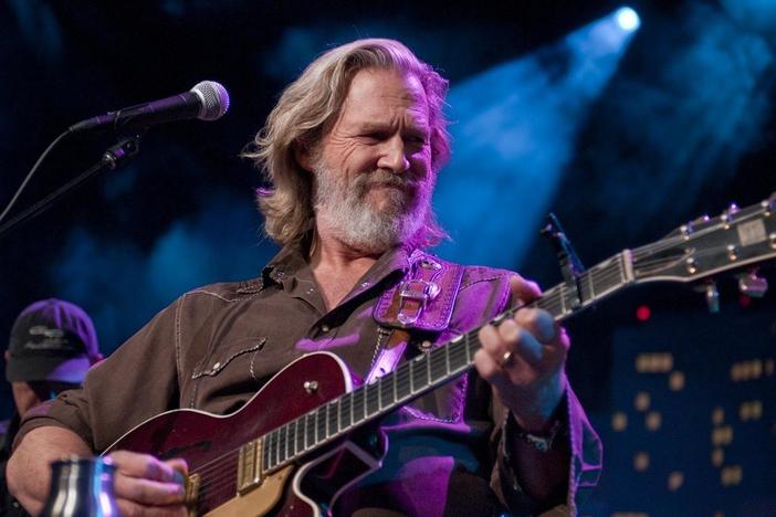 Jeff Bridges performs "What a Little Bit of Love Can Do"