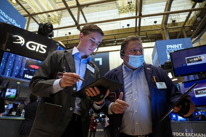 News Wrap: Dow tumbles marking worst day since 2020