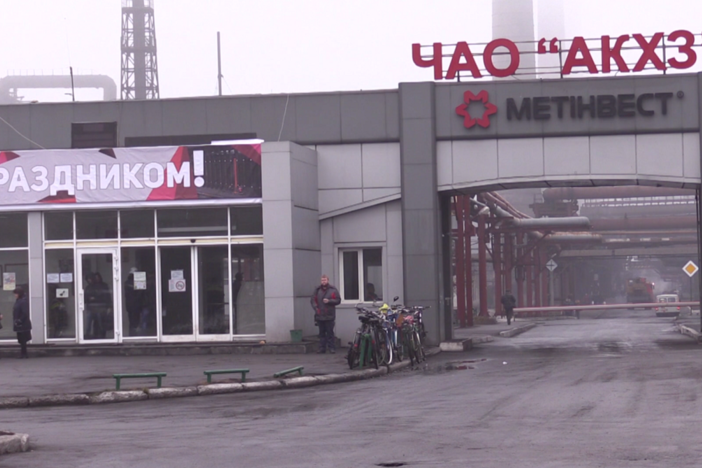 In the crossfire of Ukraine-Russia conflict, an industrial plant fights to survive