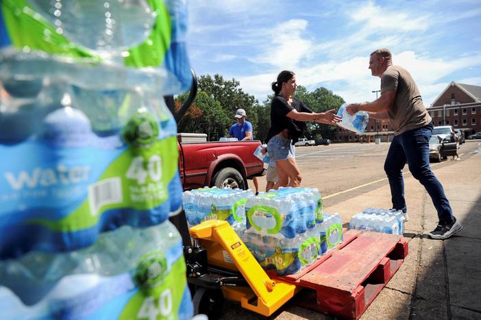 News Wrap: Boil water notice lifted in Jackson, Miss., mortgage rates top 6%