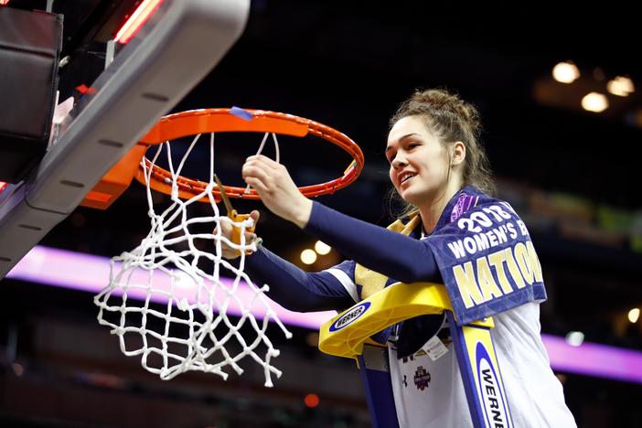 It was the second buzzer beater for Arike Ogunbowale in as many games.