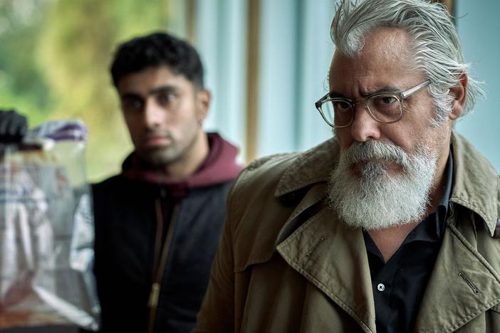 The team investigates the murder of an environmental campaigner on the eve of a global conference.