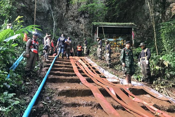 News Wrap: Thai rescue teams deliver food, scuba lessons to boys trapped in cave