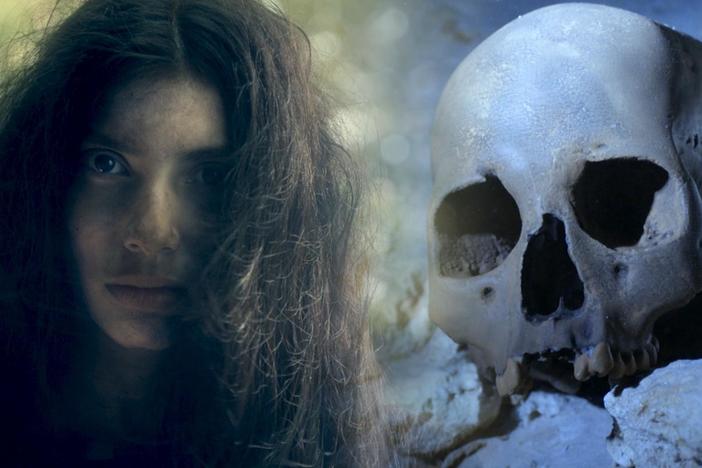Watch as a team of divers attempts to retrieve an ancient skull.