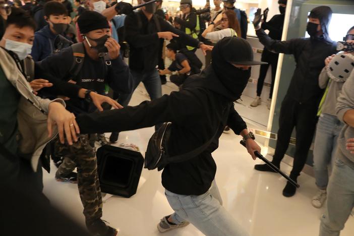 News Wrap: Parts of Hong Kong paralyzed as protesters, police clash