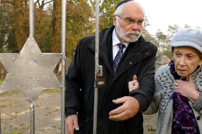 A Holocaust survivor living in New York returns to Poland to see how much it has changed.