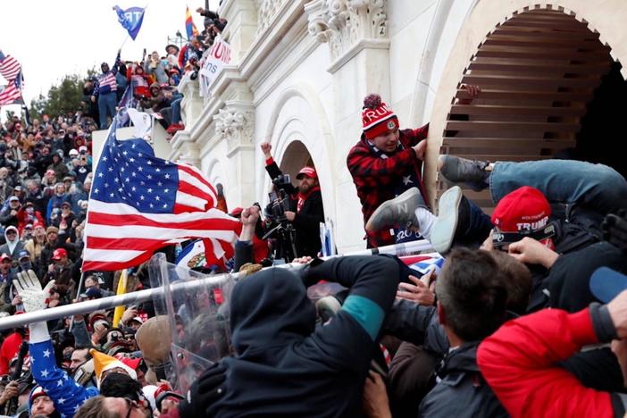 News Wrap: Senate report outlines failures by the FBI, Homeland Security before Jan. 6