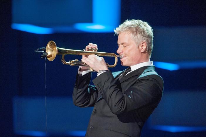 Don't miss the top-selling American instrumental artist Chris Botti and his band perform!