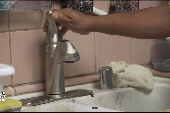 Californians scramble for fresh water as taps, wells run dry