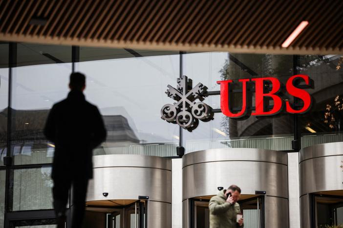 Can banking takeovers and rescues stabilize the markets?