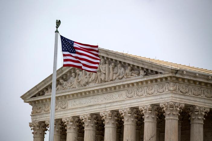 News Wrap: Supreme Court allows new asylum policy to take effect
