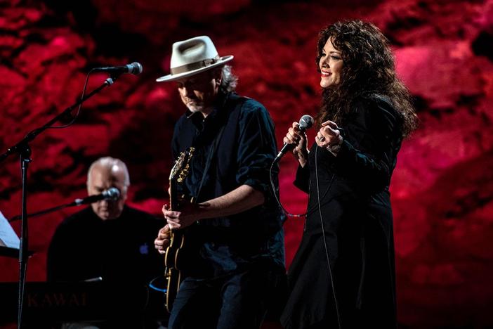 Mandy Barnett highlights her blues and roots music influences backed by her topnotch band.