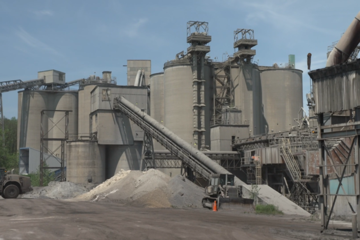 Can concrete, a major Co2 emitter, be made greener?