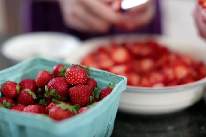 Vivian makes an extra special recipe: a strawberry shortcake for her twins' birthday.