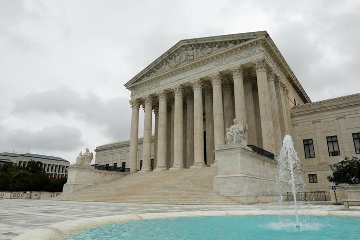 U.S. Supreme Court blocks New York's cap on religious services