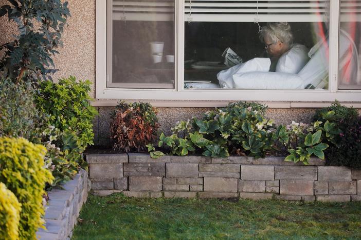 U.S. nursing homes grapple with staffing shortages and requirements