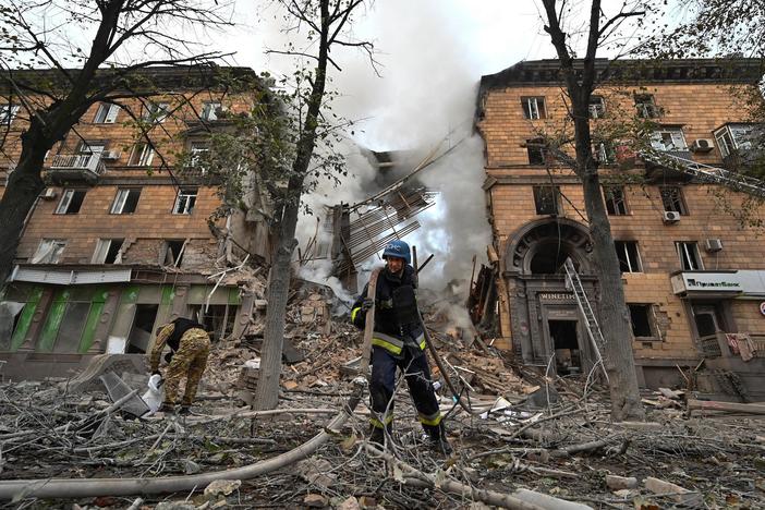 Ukrainian forces continue counteroffensive as Putin lays false claim to more land