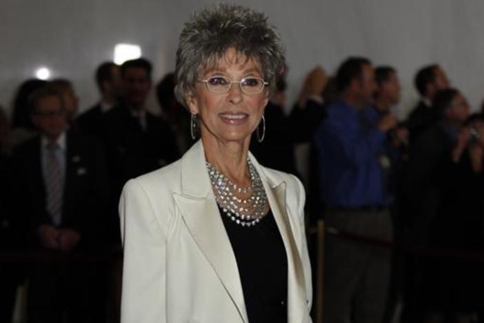 Watch as Rita Moreno serenades Bill Cosby.
