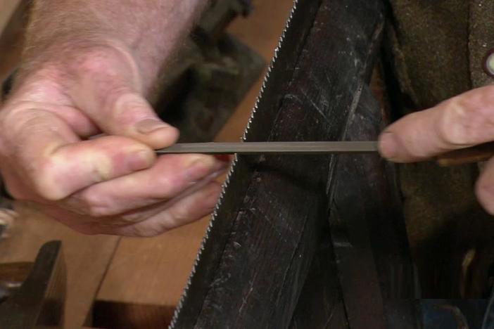 A mysterious old saw-sharpening vise reveals its secrets.