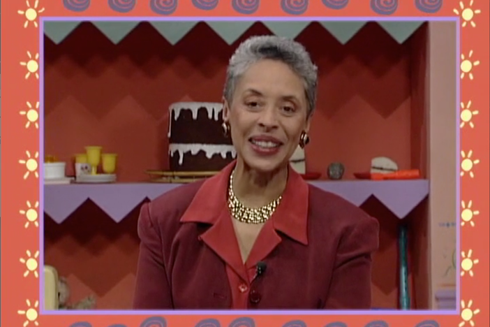 Host Lyn May and the Salsa cast introduce the story for today's lesson.