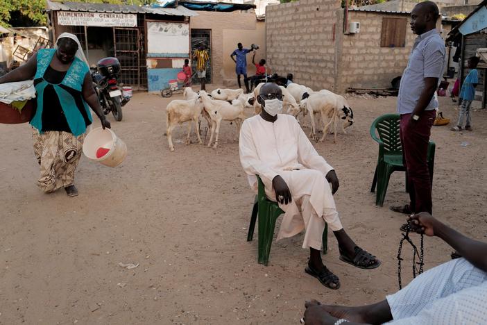 With few resources, Senegal emerges as a leader in the fight against COVID-19