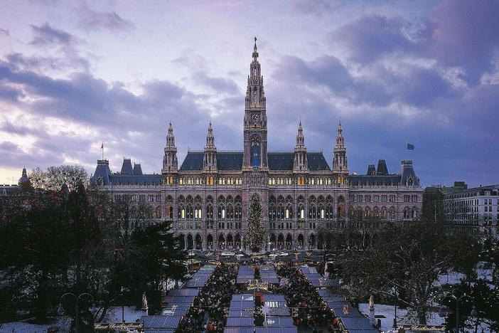 Paula Zahn hosts this year's concert conducted by Franz Welser-Moest New Year's Day at 8pm