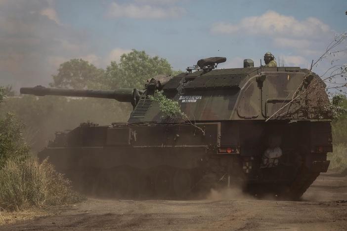 News Wrap: Ukrainian forces strike ammunition depot in Russian-occupied Kherson