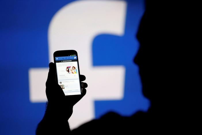 Roger McNamee, one of Facebook’s original investors, sits down with Hari Sreenivasan.