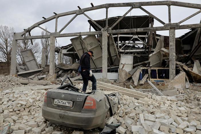 News Wrap: Russia launches large-scale attack across Ukraine