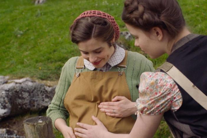 Helen admits her fears about motherhood and childbirth to Jenny.