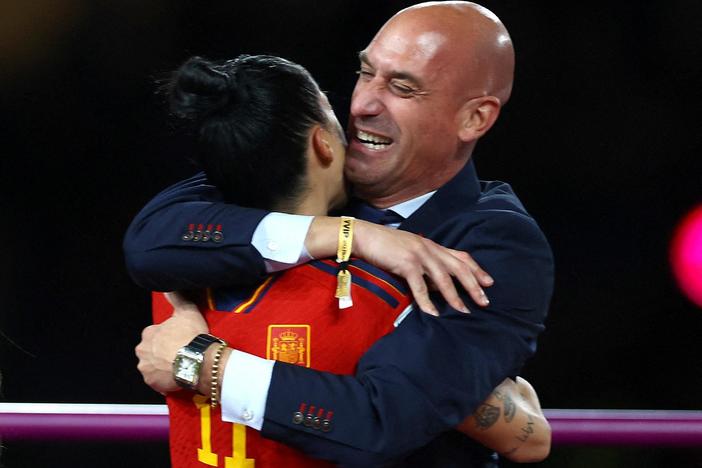 Spanish soccer head refuses to step down for forcibly kissing player after World Cup win