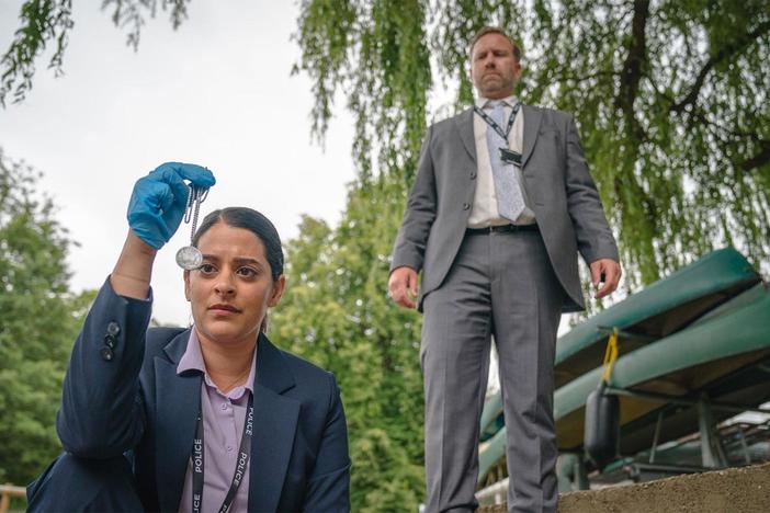 Tanika recruits the trio as civilian advisors to help catch the killer.