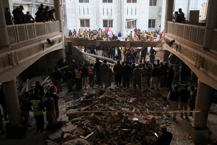 News Wrap: At least 59 killed in bombing at Pakistan mosque