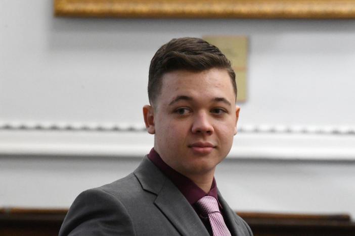 News Wrap: Prosecution rests case in Rittenhouse murder trial