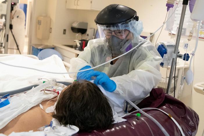 News Wrap: U.S. passes 443,000 pandemic deaths after record month