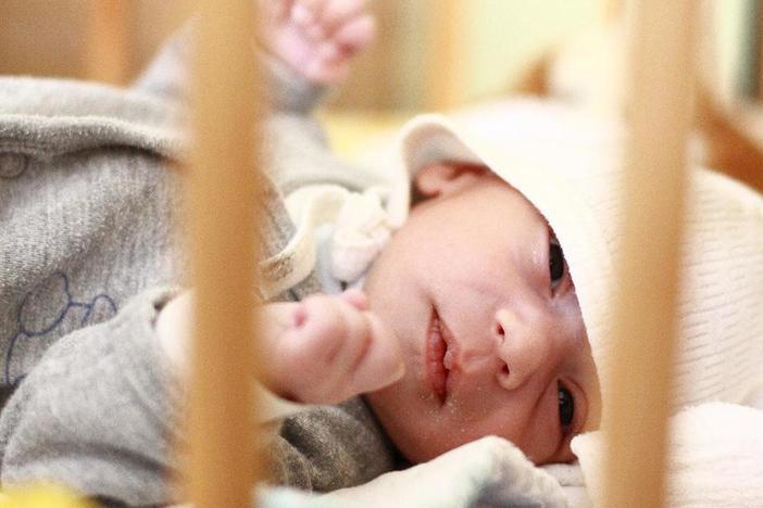 A mother makes her irreversible decision to give her baby up for adoption.