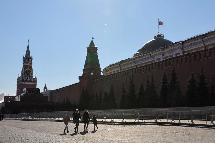 How Russia is spreading blatantly false information about the war in Ukraine