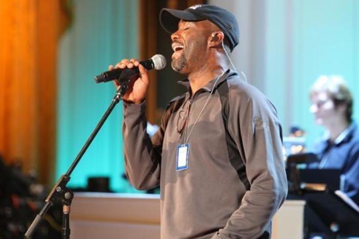 Darius Rucker talks to kids and performs at the White House Educational Workshop
