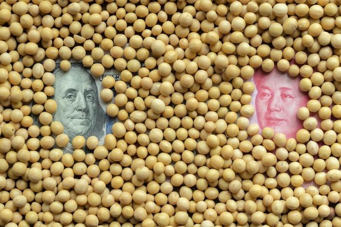 News Wrap: U.S.-China trade talks conclude with no visible progress
