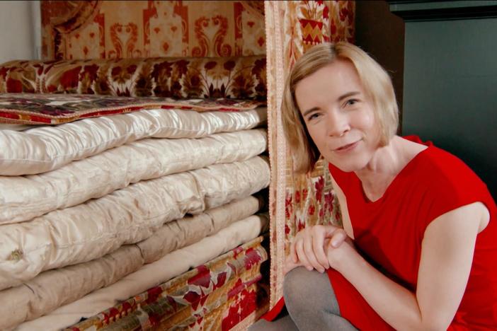 Discover the secrets of the royal bedchamber.