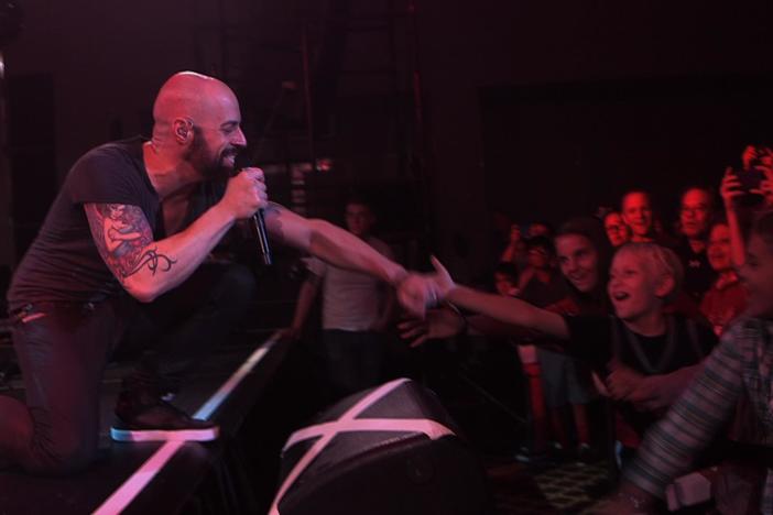 Web Extra: Daughtry performs "Waiting For Superman."