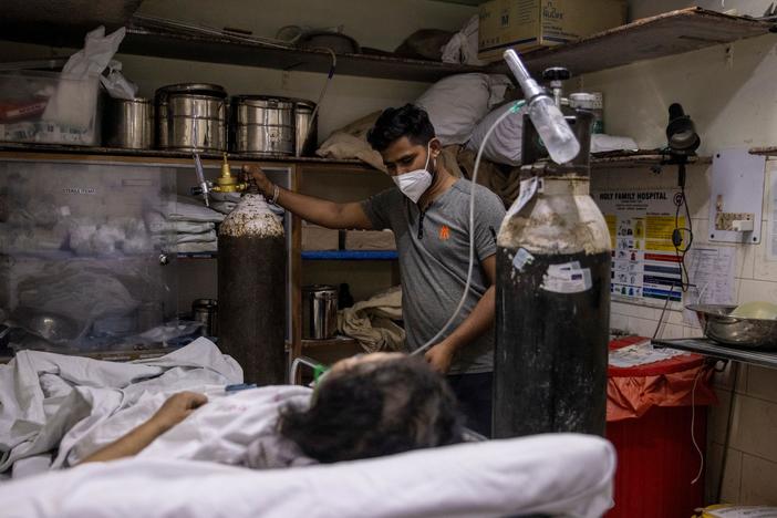 India struggles to cope with record-breaking COVID-19 wave