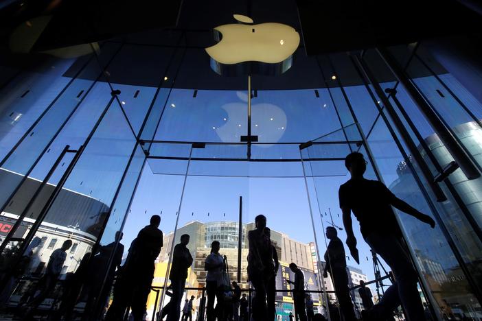 News Wrap: Slowing iPhone sales in China drive stock market plunge