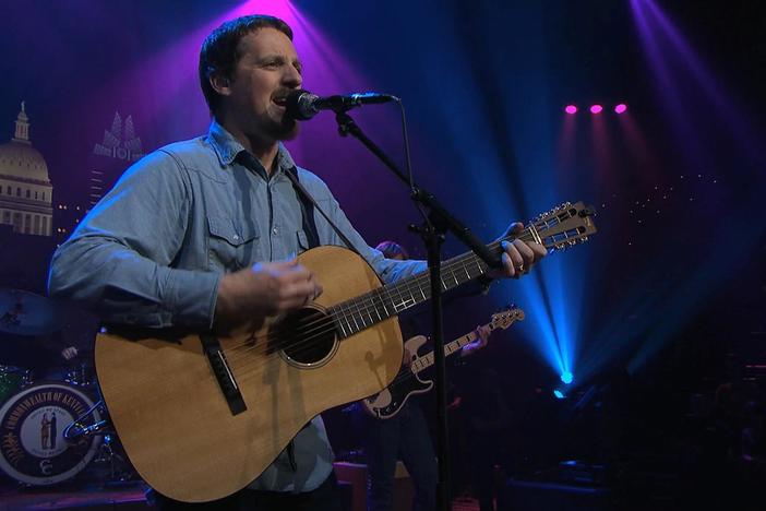 Sturgill Simpson performs "Listening to the Rain"
