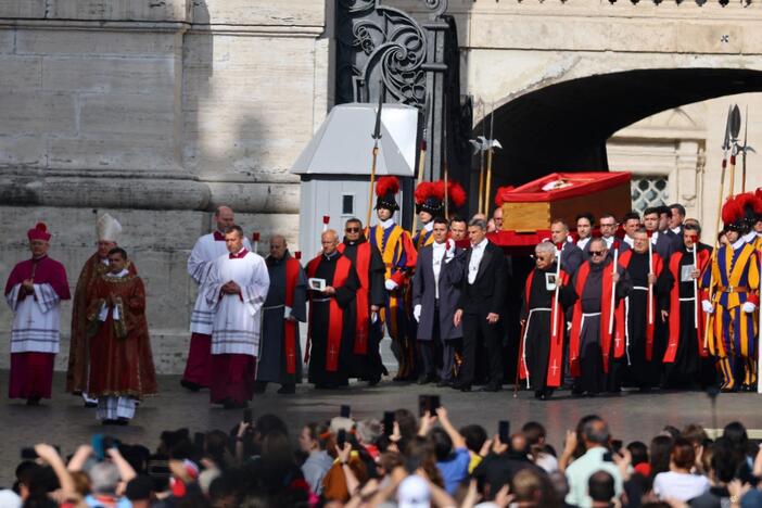 Mourners crowd Vatican to honor Pope Francis and say farewell