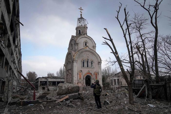 Russian forces expand their offensive into western Ukraine as battle for Kyiv intensifies